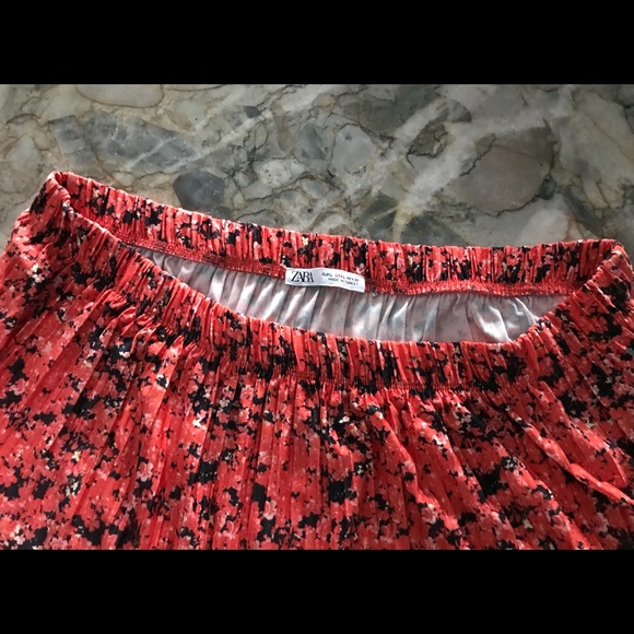 Zara mini skirt - Picture 2 of 4